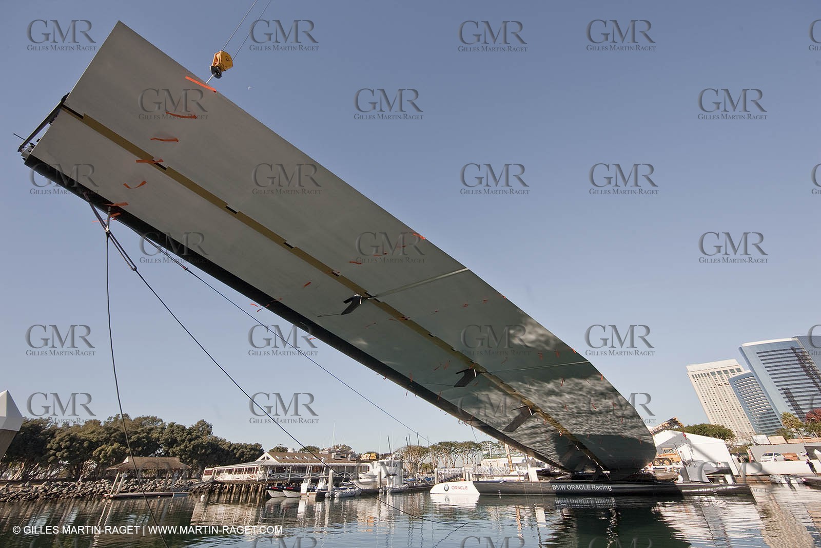 10 11 2009 - San Diego (USA, CA) - 33rd America's Cup - BMW ORACLE Racing - Wing Testing - Day 1