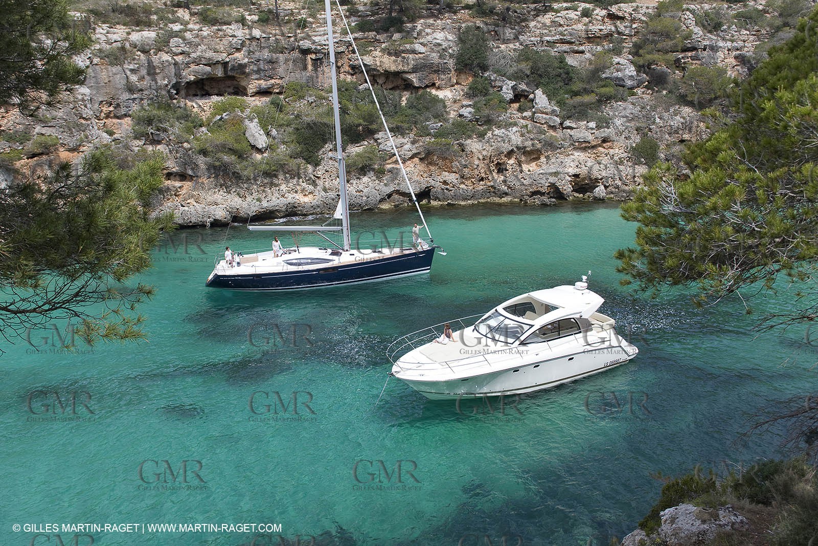 Cruising monohull mooring