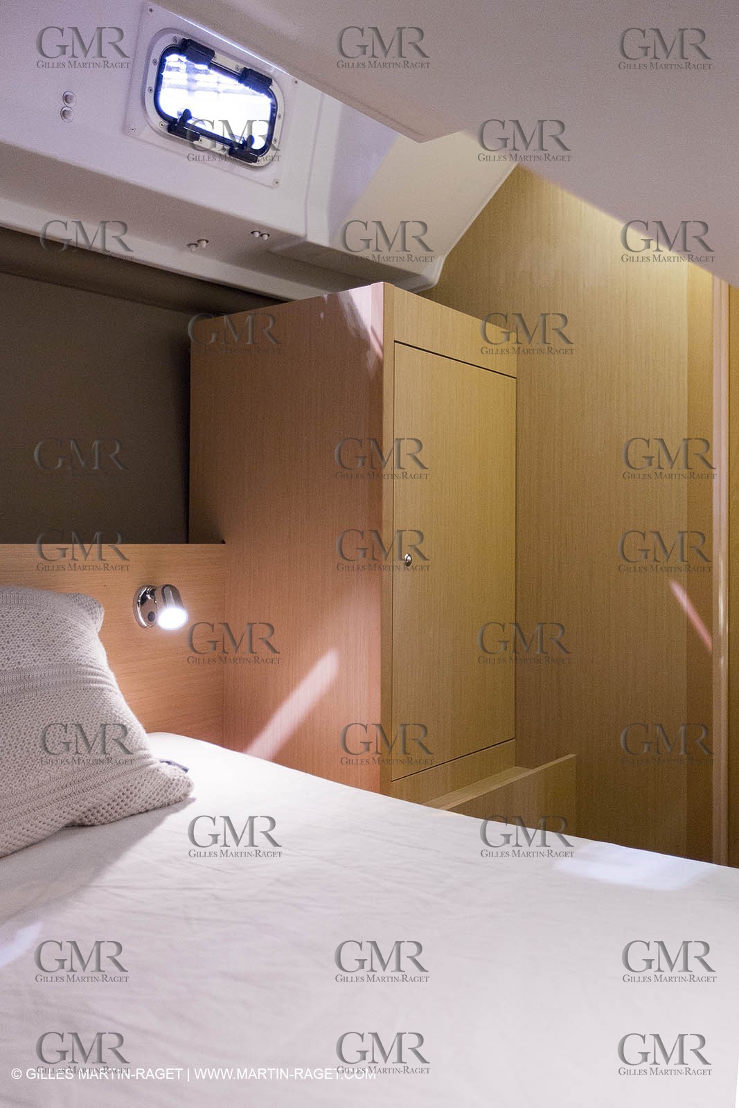 10 12 2013 - Paris (FRA,75) -Paris Boat Show - Beneteau booth