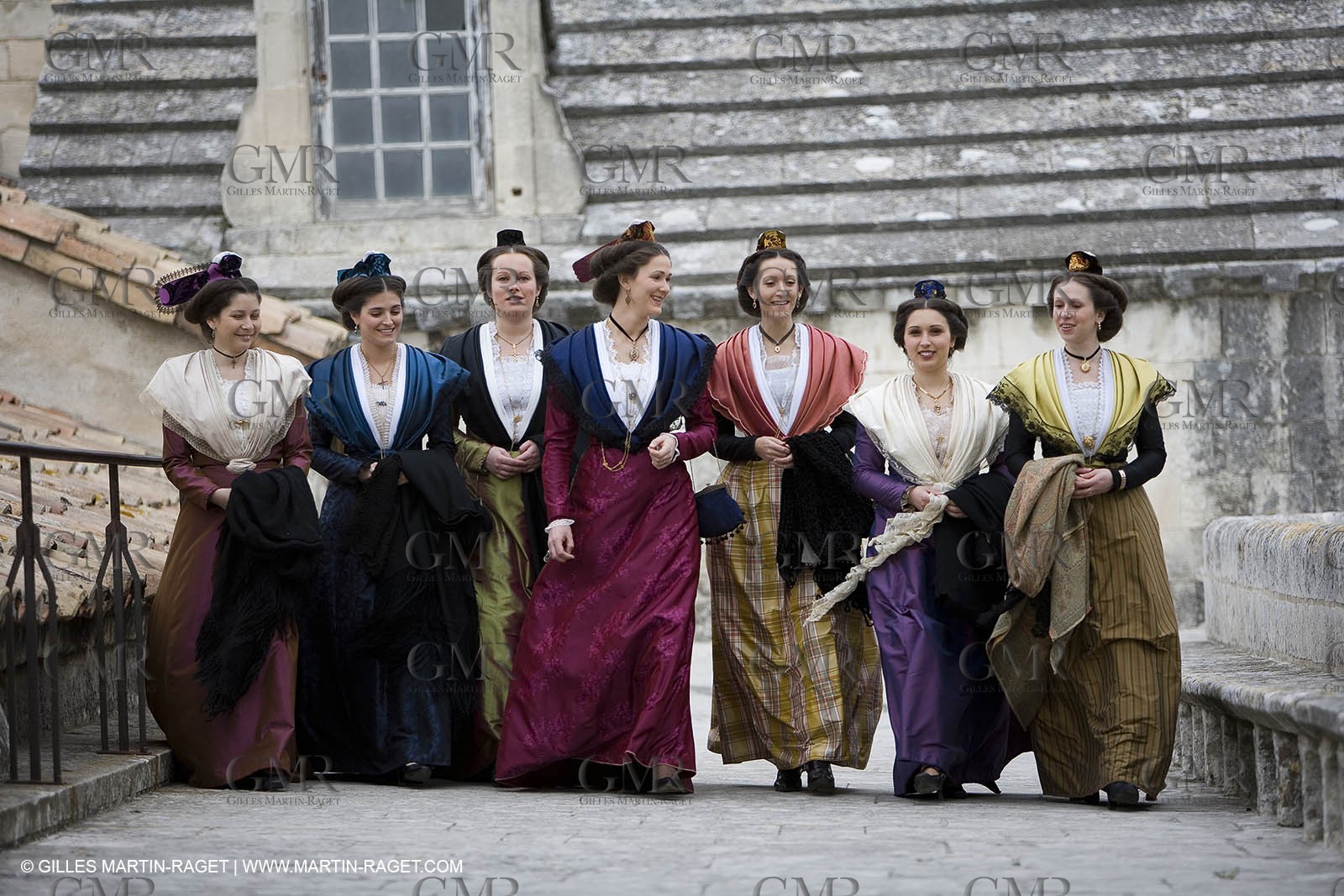 04 03 2007 - Arles (13, FRA) - Reine d'Arles et ses demoiselles d'honneur - Essayages costumes d'hiver