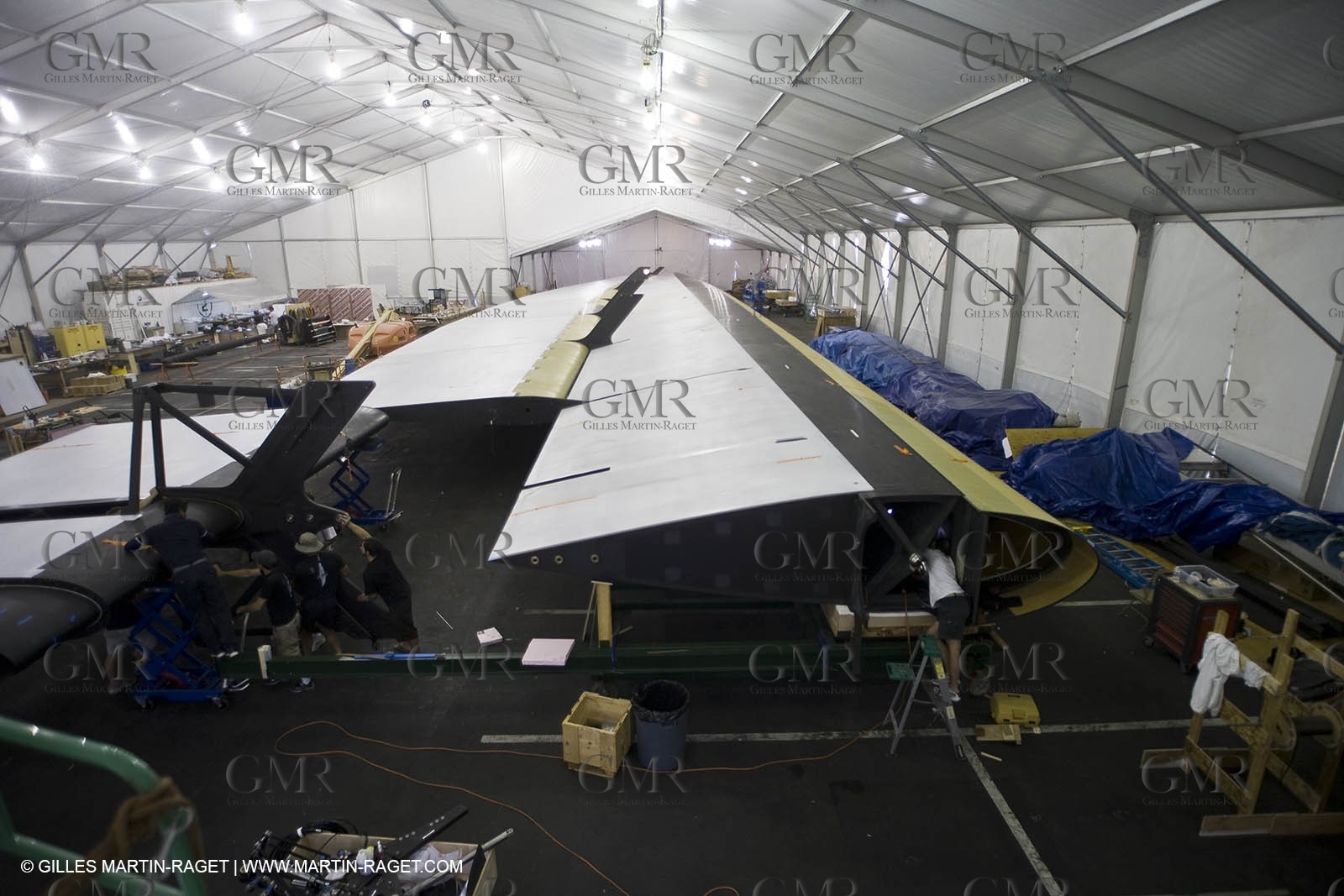 08 11 2009 - San Diego (USA, CA) - 33rd America's Cup - BMW ORACLE Racing - Wing revealed