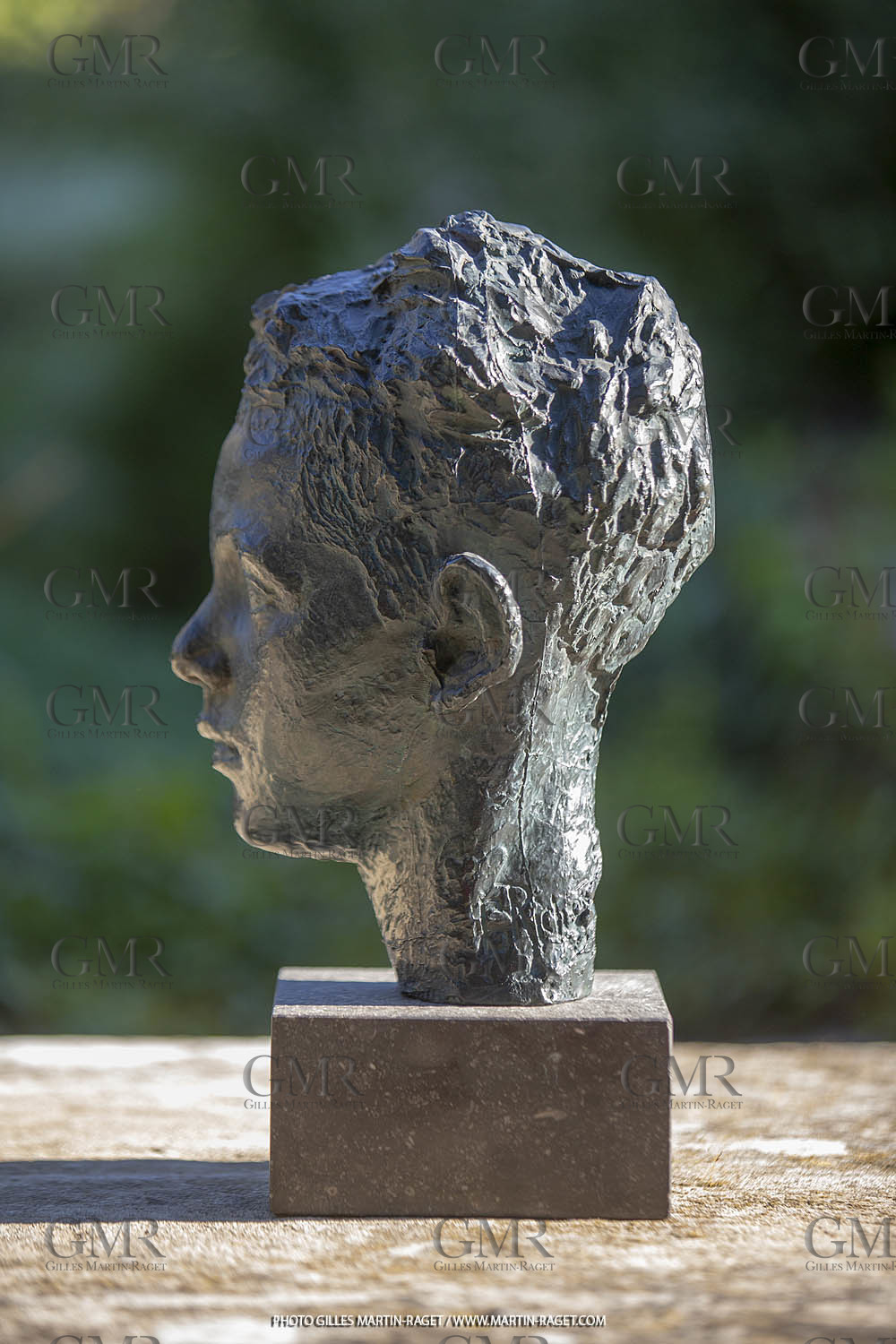 17 04 2022, St Rémy de Provence (FRA,13), Oeuvre de Germaine Richier, Buste n° 2, Rémi Coutin enfant, 1927-1928, Bronze patiné foncé, éreuve d'exposition, 31 x 20 x 21 cm, collection Famille Germaine Richier