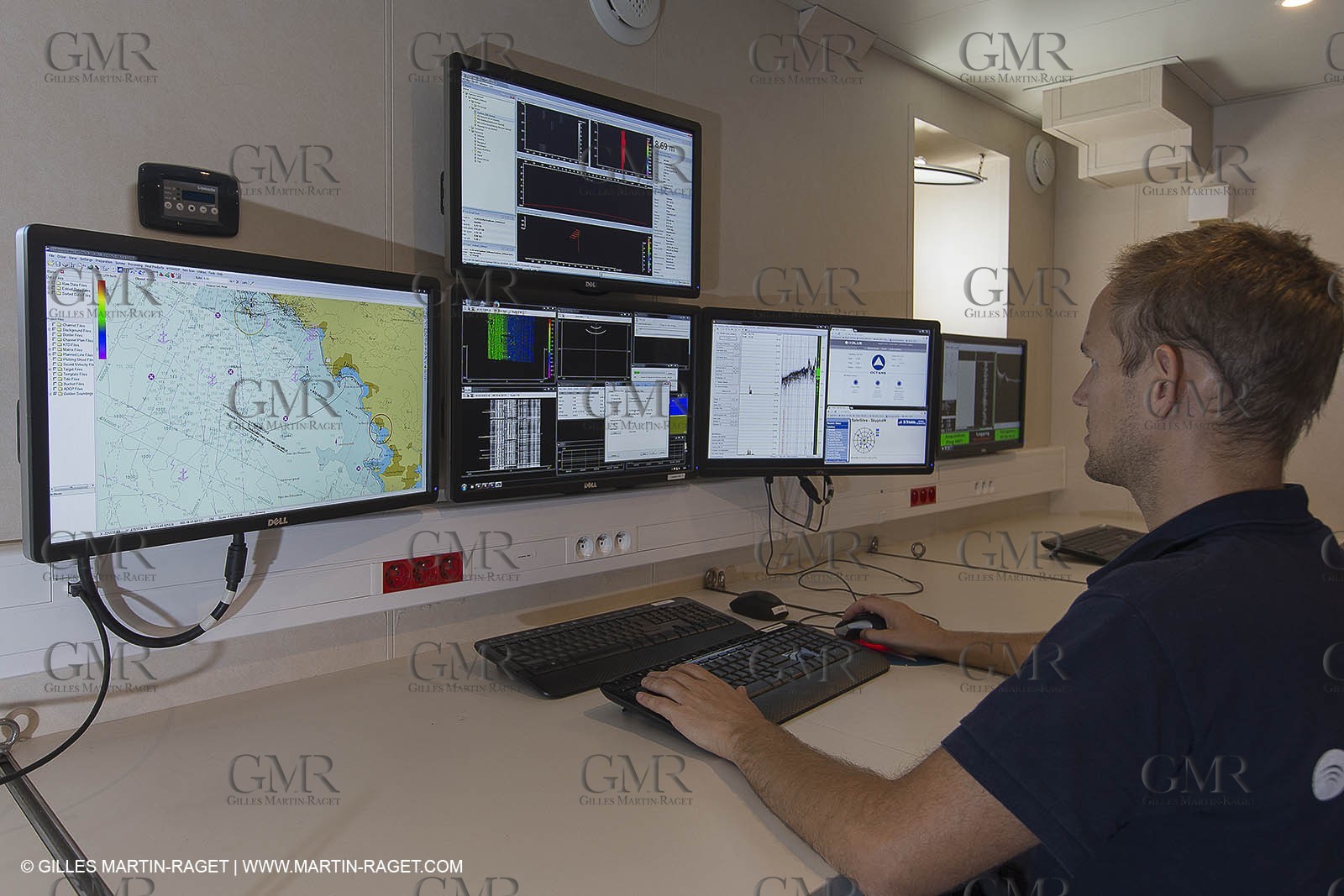 11 09 2014 - la Ciotat (FRA,13) - onboar Al Azzizi, oceanographic research ship buit by H2X boat yard, measure devices manipuation