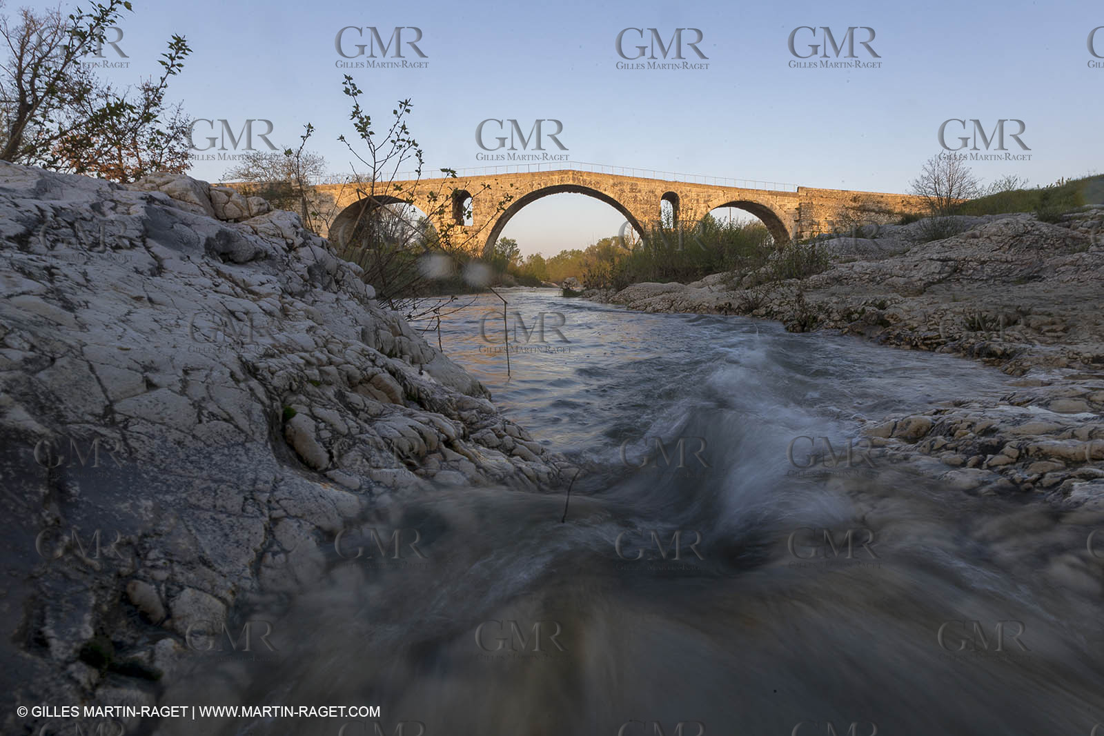 21 04 2018, Bonnieux (FRA,84), Pont Julien et environs