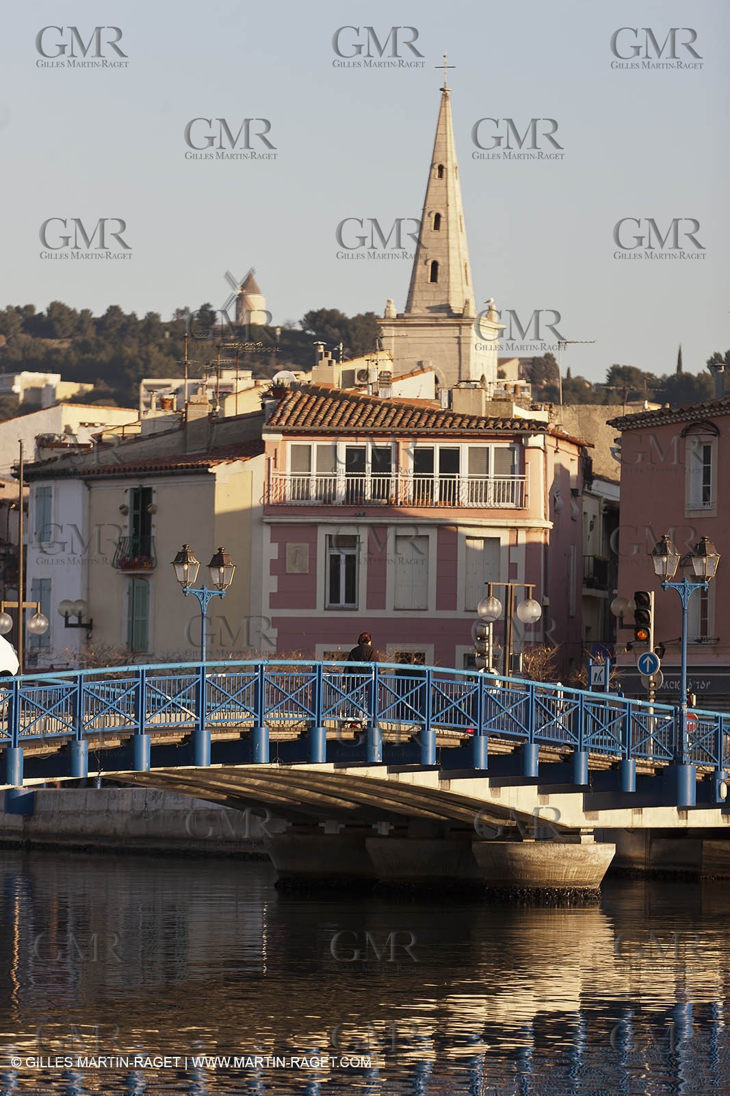 14 03 2012 - Martigues (FRA,13) - neighborhood Le Miroir (the mirror)