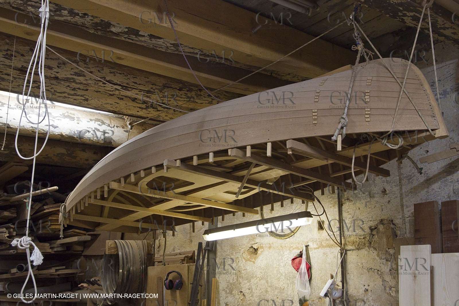 5 11 2011 - Marseille (FRA,13) - Alcyon - construciton - Rendez vous de Marc et Edith Frilet dans l'atelier de Daniel Scotto