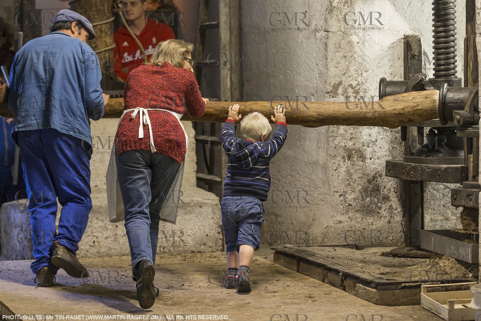 14 11 2015, Saint-Etienne du Grès (FRA,13), fabrication traditionelle de l'huile d'olive au moulin de la Croix