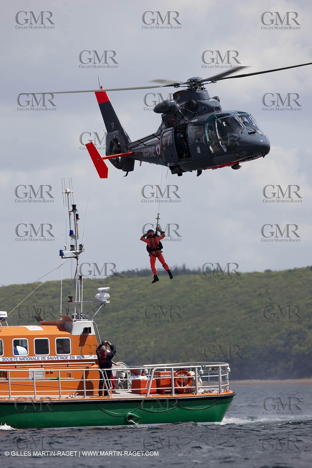 20 04 2010 - Lanveoc Poulmic - French Naxy Grand Prix - Heli rescue demo