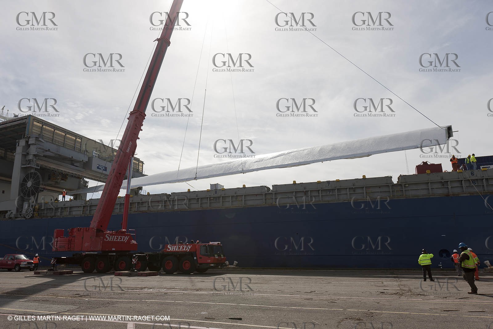 01 03 2011 - San Frnacisco (USA,CA) - Harbour operations - ship details - ship unloading - containers