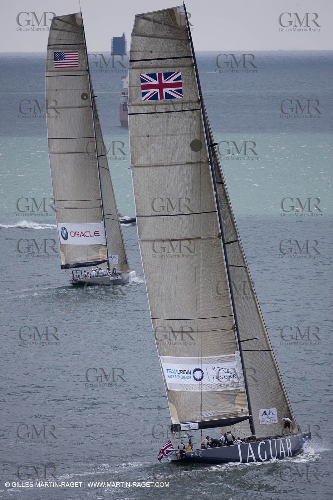 05 08 2010 - Cowes (UK, IOW) - The 1851 Cup -  BMW ORACLE Racing -  - Round The Island Race - Rounding No Man's Land fort.