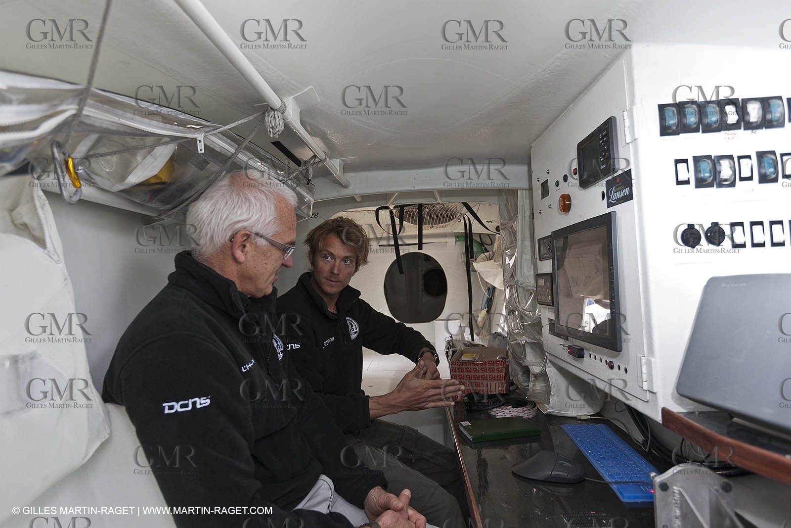18 04 2012 - La Ciotat (FRA,13) - L'Hydroptère en préparation - Présentation du  nouvel équipage - Yves Parlier