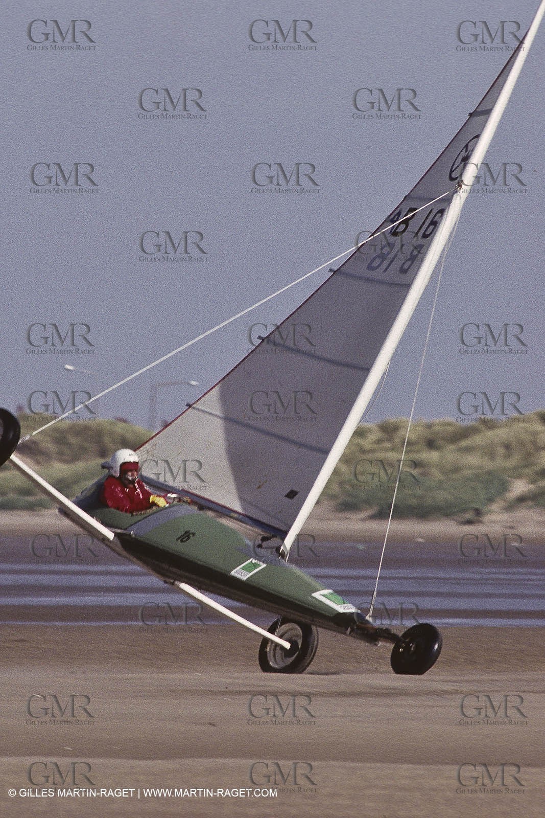 Watersports, Land sailing