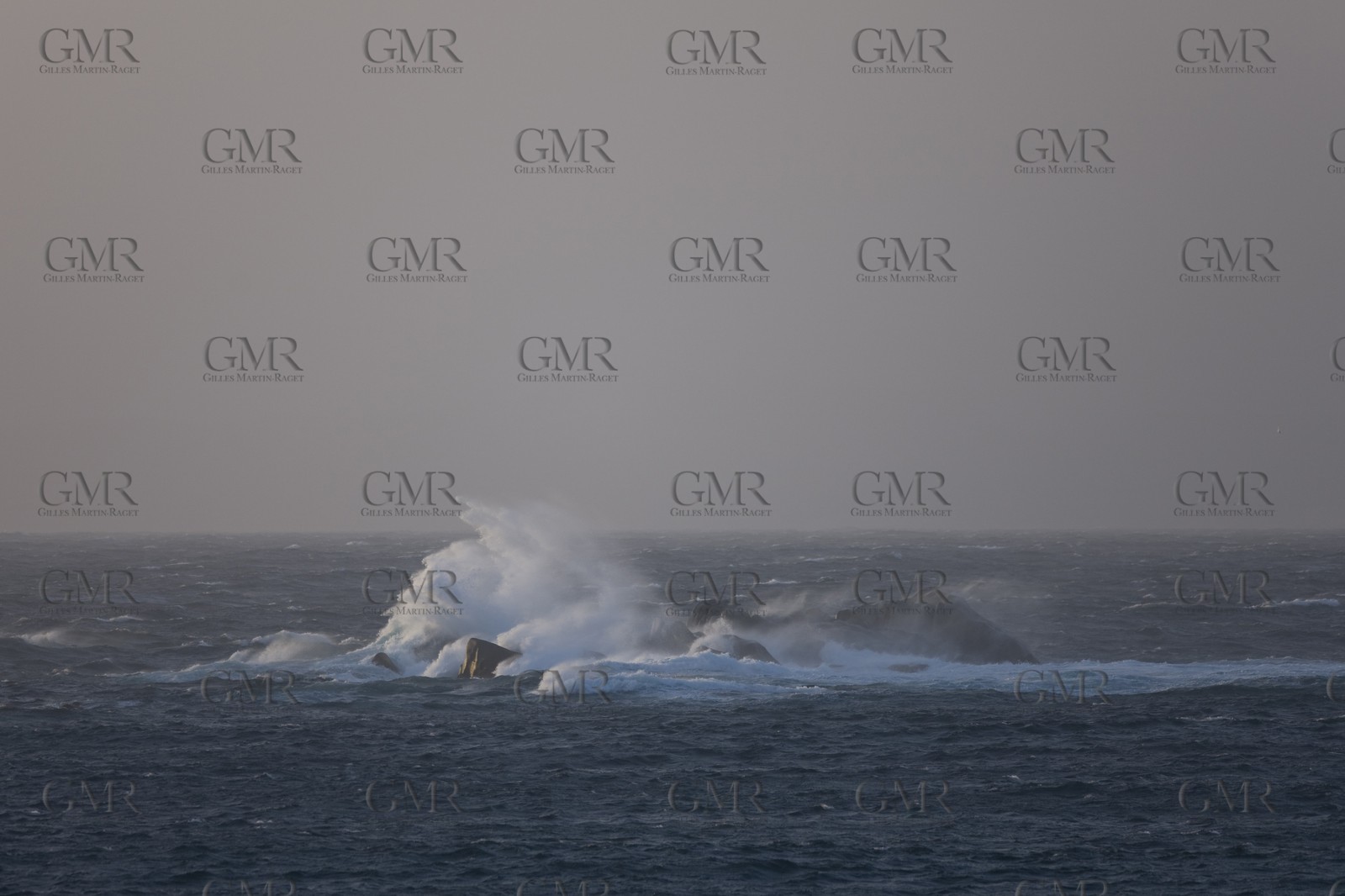 23 04 2008 - - Santa teresa di Gallura (ITA, Sardaigne) -  Mistral gale on the west coast of Testa Cape