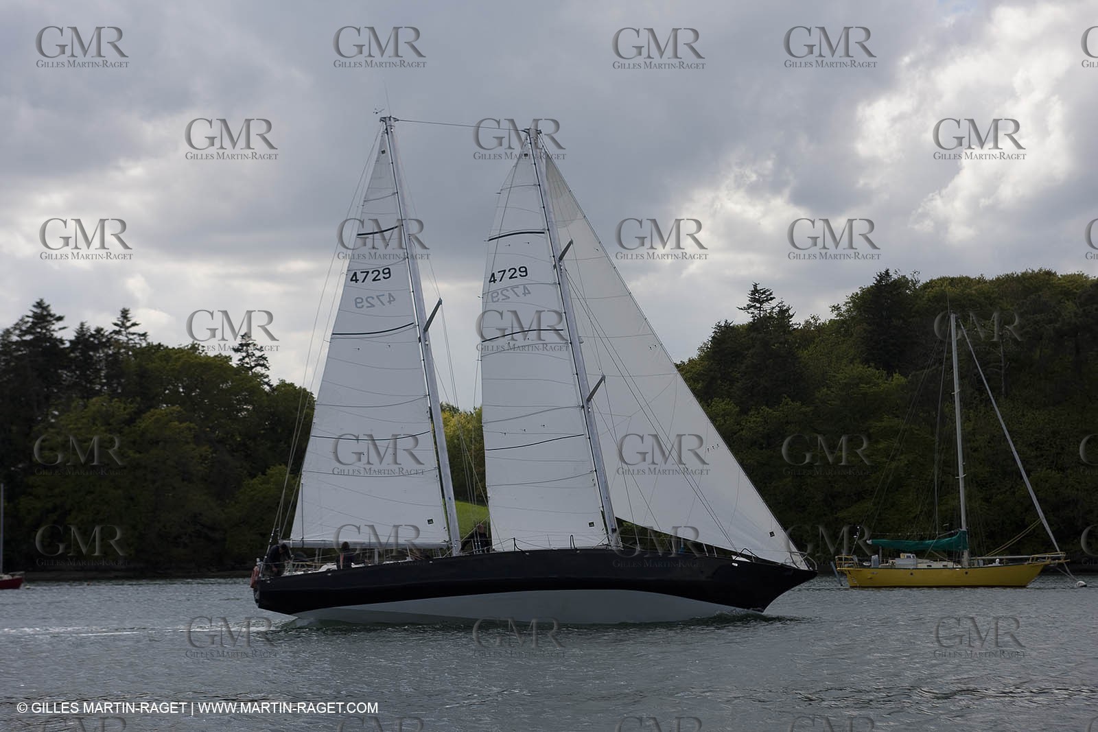 19 05 2010- Benodet (FRA,56)  -  Pen Duick III  sailing in Odet river