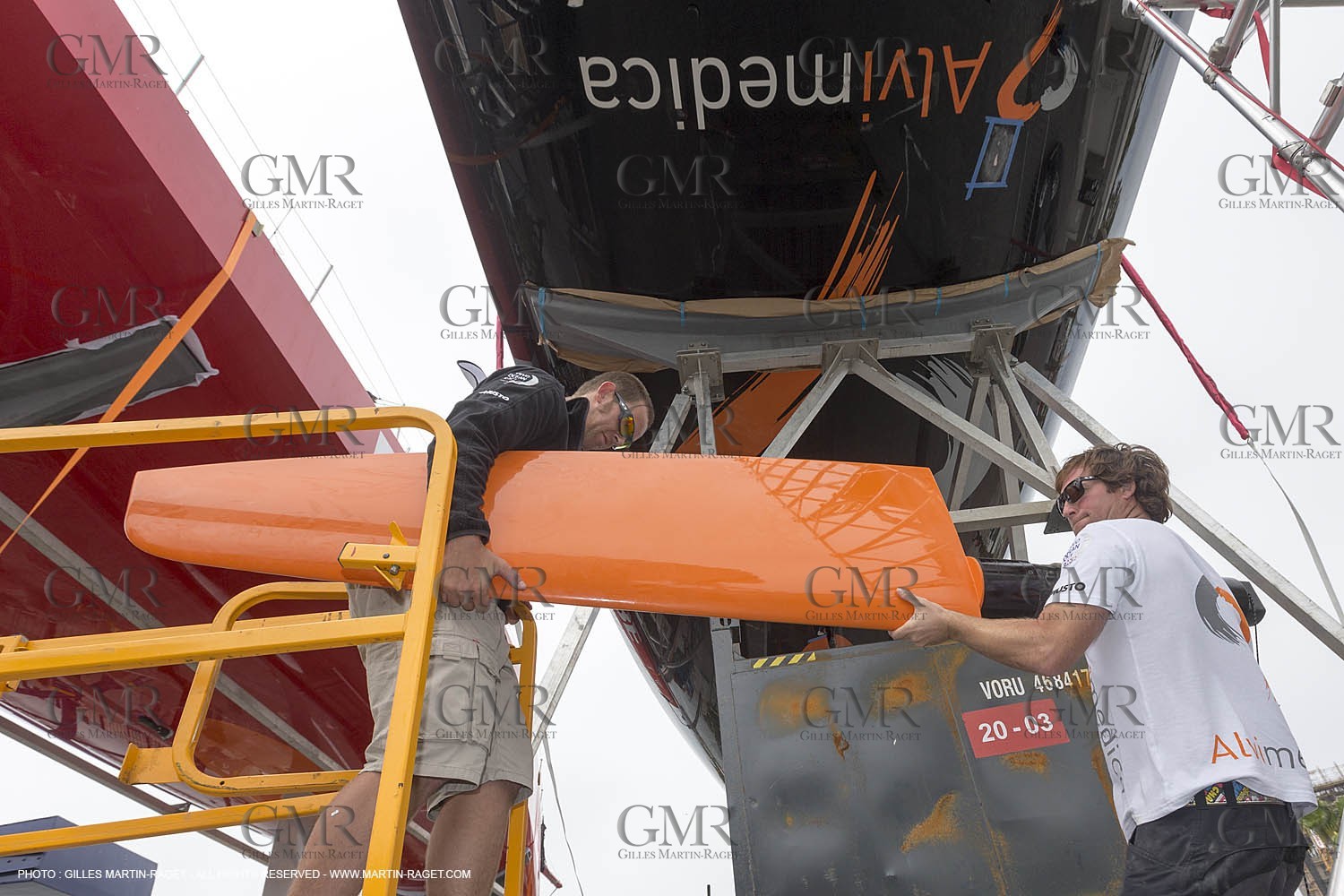 08 11 2014, Capetown (ZAF), Volvo Ocean Race 2014-15, Team Alvimedica, Nursing the boat