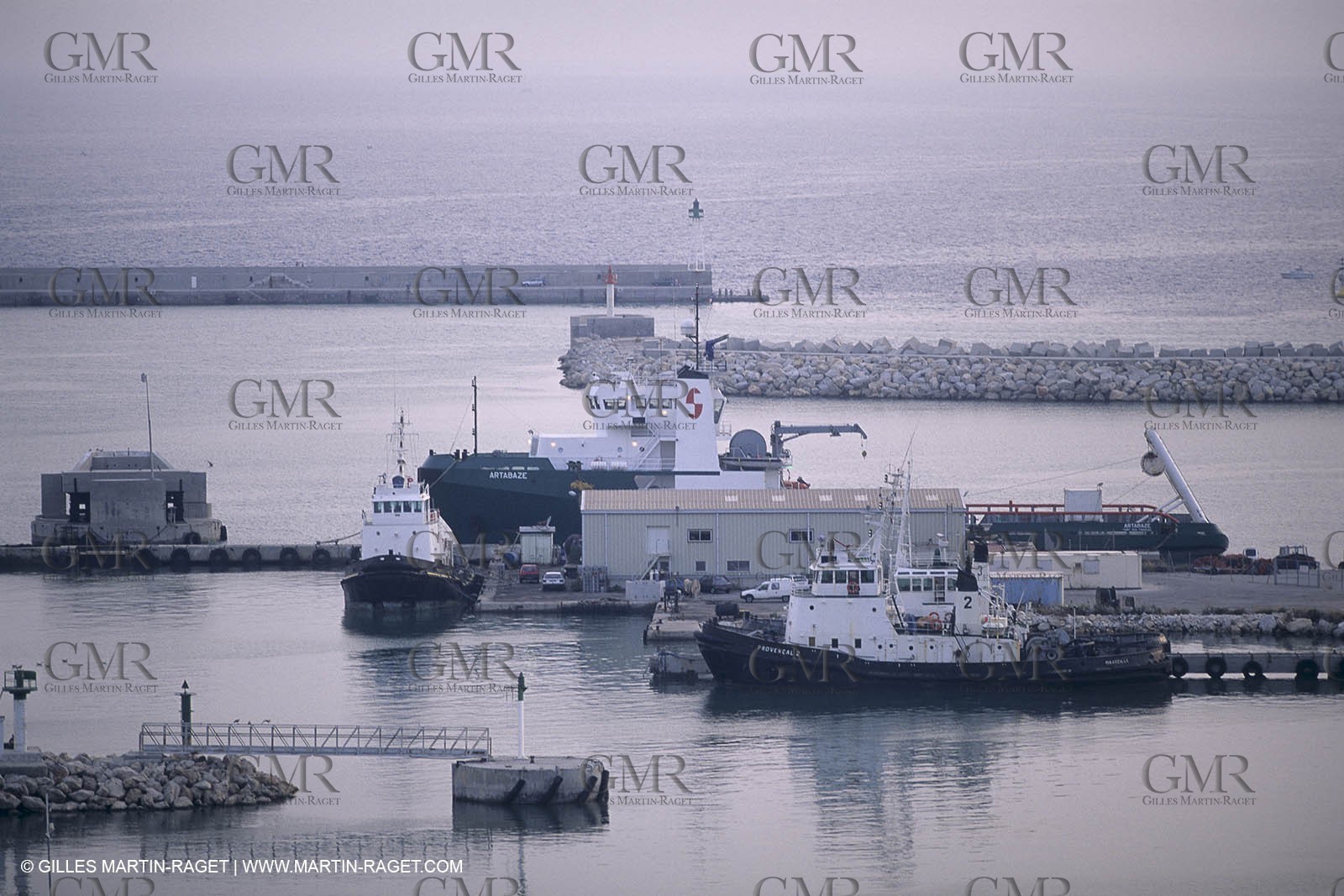 Monde maritime, opérations porturaires, ports, manoeuvres, marine world, harbour operations, maritime shipping,