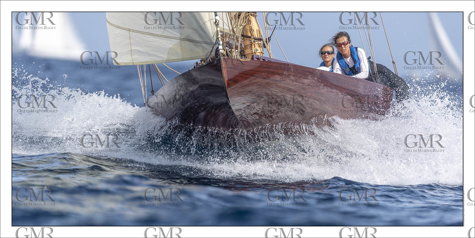 Produit : Tirage photo réalisé par nos soins sur imprimante jet d'encre professionnelle Epson à partir de 8 encres ultrachrome inaltérables (label Digigraphie).Formats au choix : .. 50 x 100 cm. 100 x 200 cmChoix des papiers :. Papier standard brillant 250 gr., filet noir, marge blanche, tirage non signé. Papier haut de gamme satiné 290 gr. filet noir, marge blanche, tirage vérifié et signé par l'auteur.. Tirages d'art (Digigraphies) signées, numérotées, tamponnées, enregistrées sur demande. Autres supports (canvas, acrylique, dibond) sur demandeConditionnement : tube cylindrique renforcé.Options pour l'expédition :. Colissimo + dépôt boîte aux lettres (France uniquement). Colissimo avec signature à réception. Transporteur express (2 jours ouvrés) avec signature à réceptionCliquez sur caddie pour sélectionner votre formule et démarrer la procédure de commande en ligne