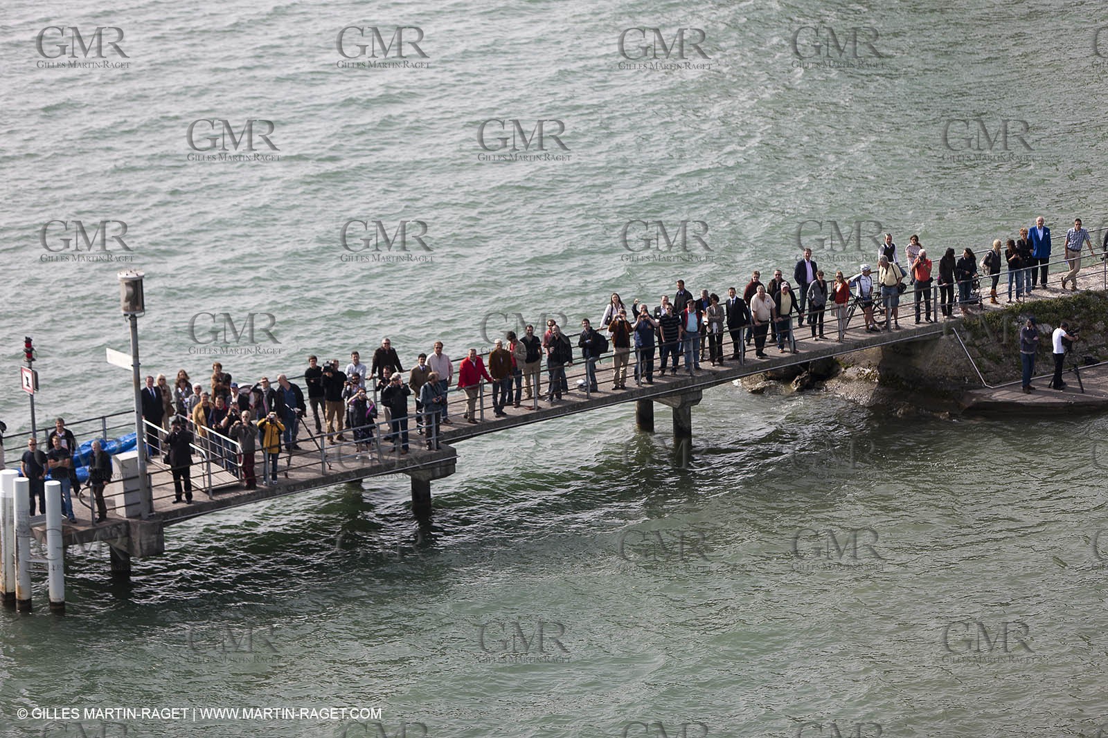 08 10 10 - St Sulpice (SUI) - Mise à l'eau de l'Hydropptere.ch