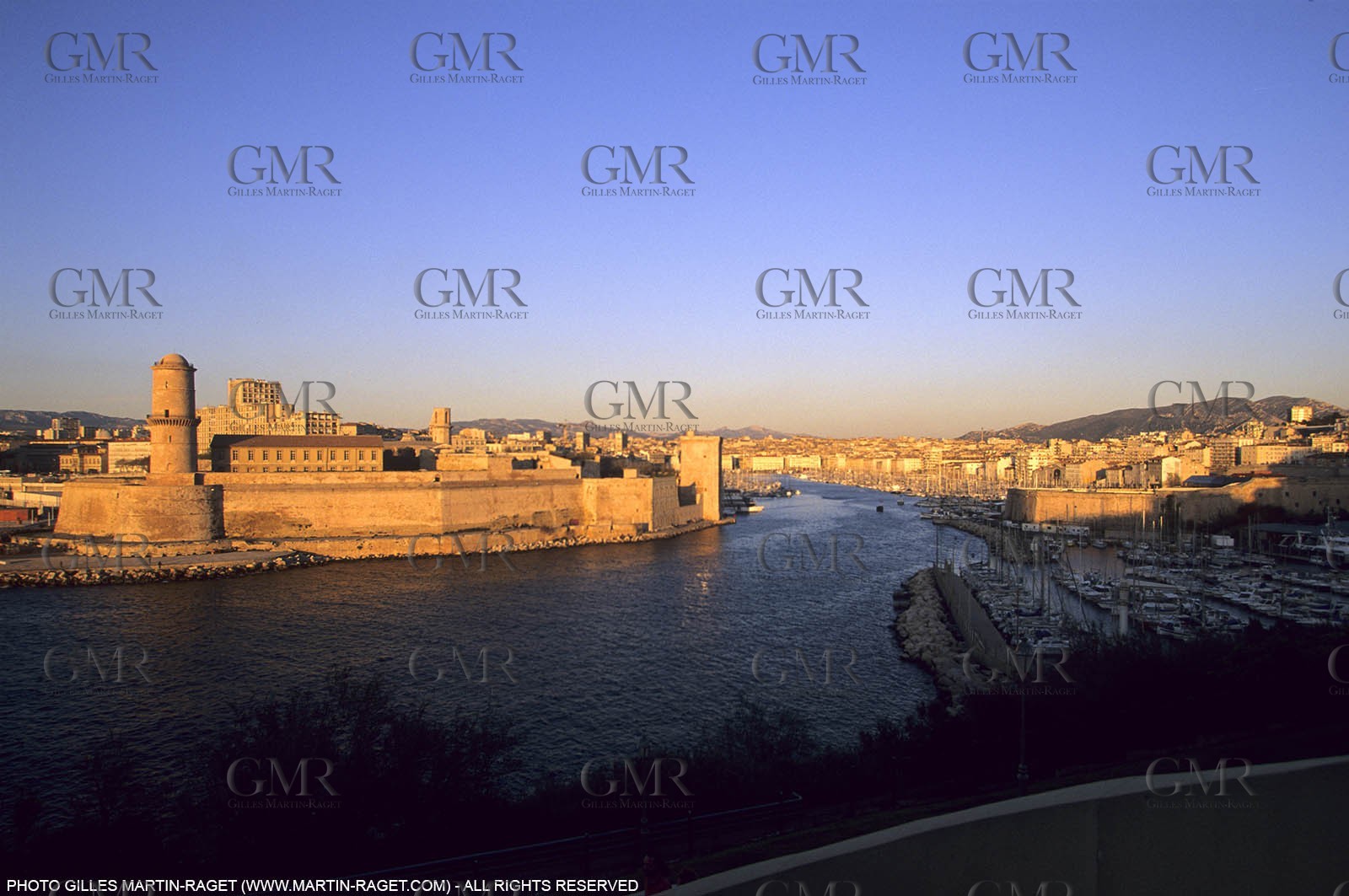 Fort St Jean - Entrée du Vieux Port