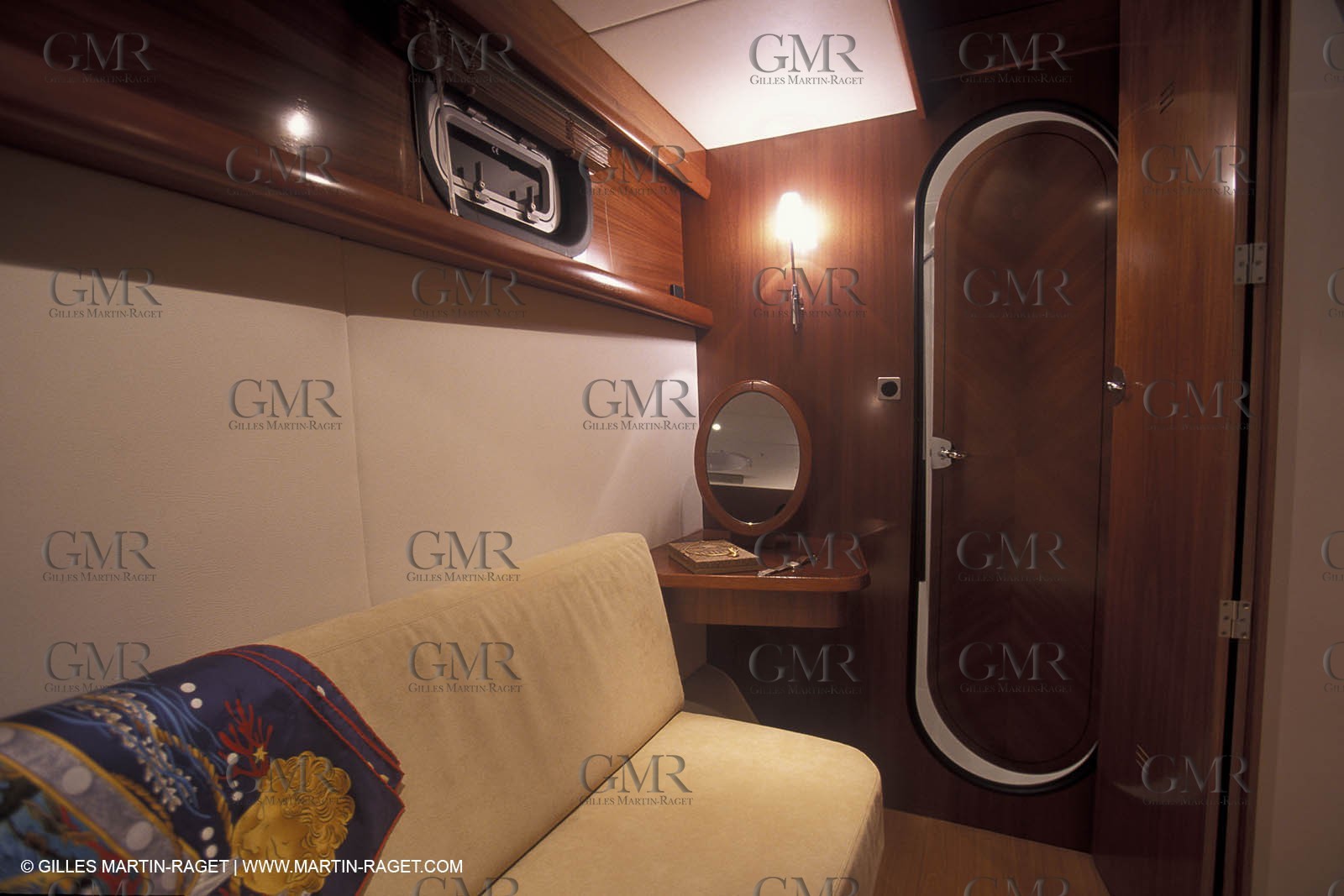 MotorYacht - Inside - Decks