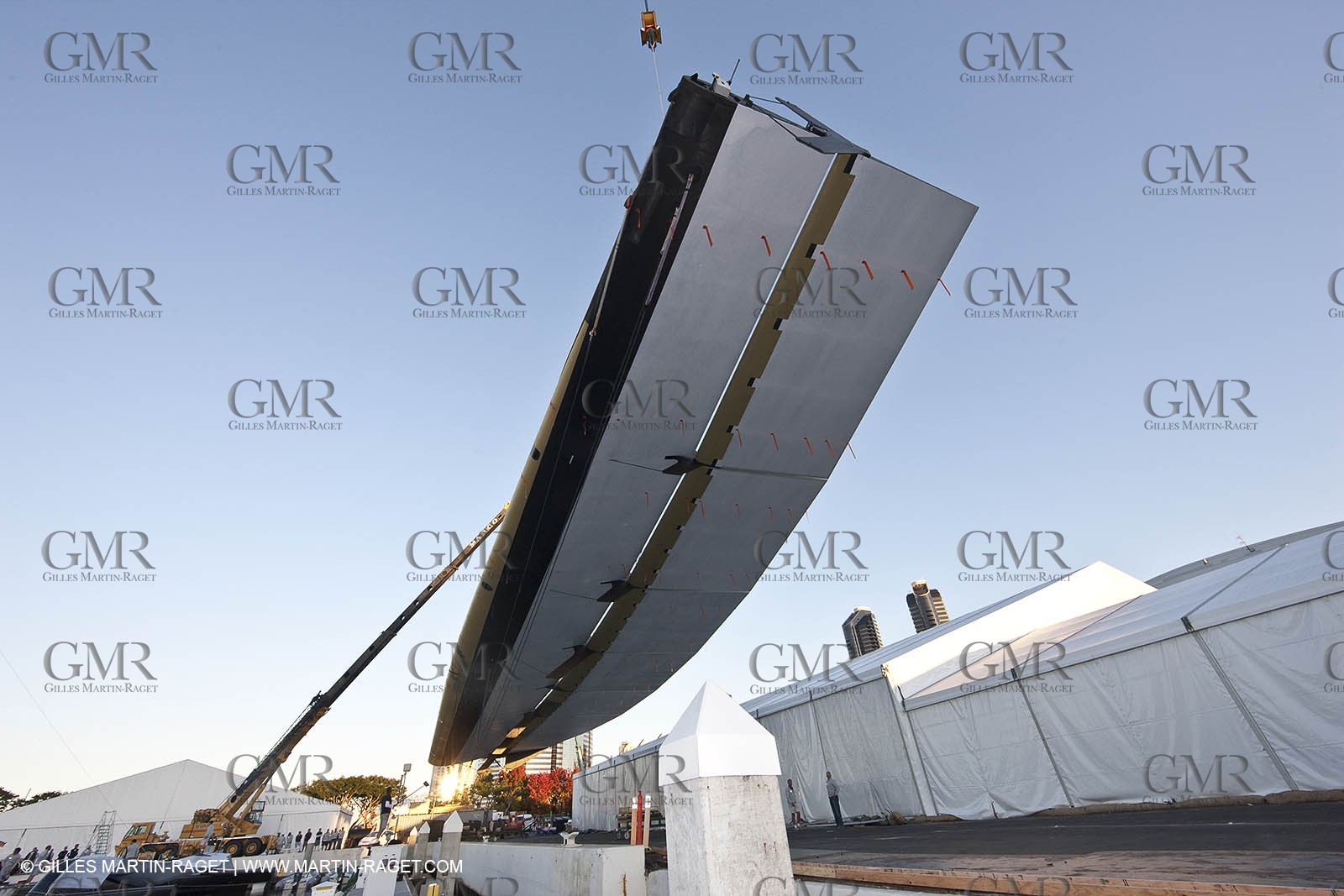 10 11 2009 - San Diego (USA, CA) - 33rd America's Cup - BMW ORACLE Racing - Wing testing , Day 1