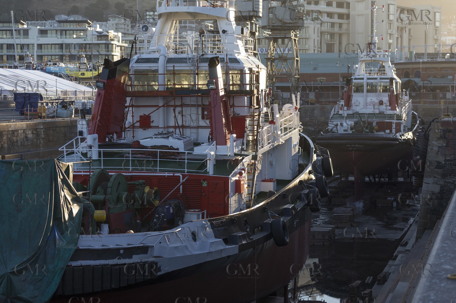 08 11 2014, Capetown (ZAF), Volvo Ocean Race 2014-15, Team Alvimedica, Nursing the boat