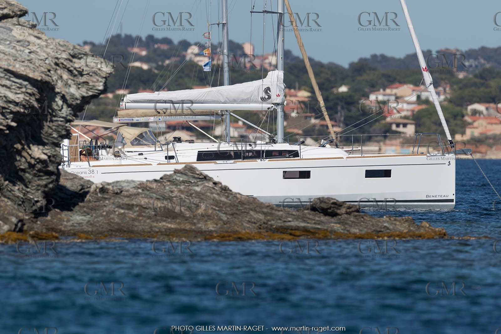 04 07 3017; Les EMbiez (FRA; 83) - Chantier Beneteau; Oceanis 38.1
