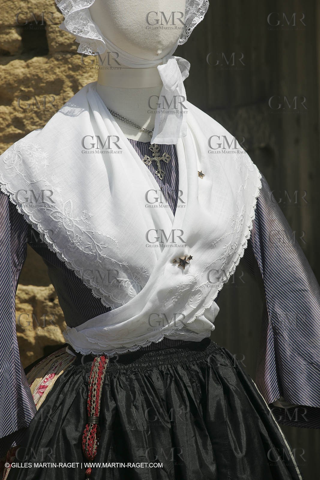 May 2004 - La Tour d'Aigues (FRA, 84) - Old costumes for women of the South exhibition