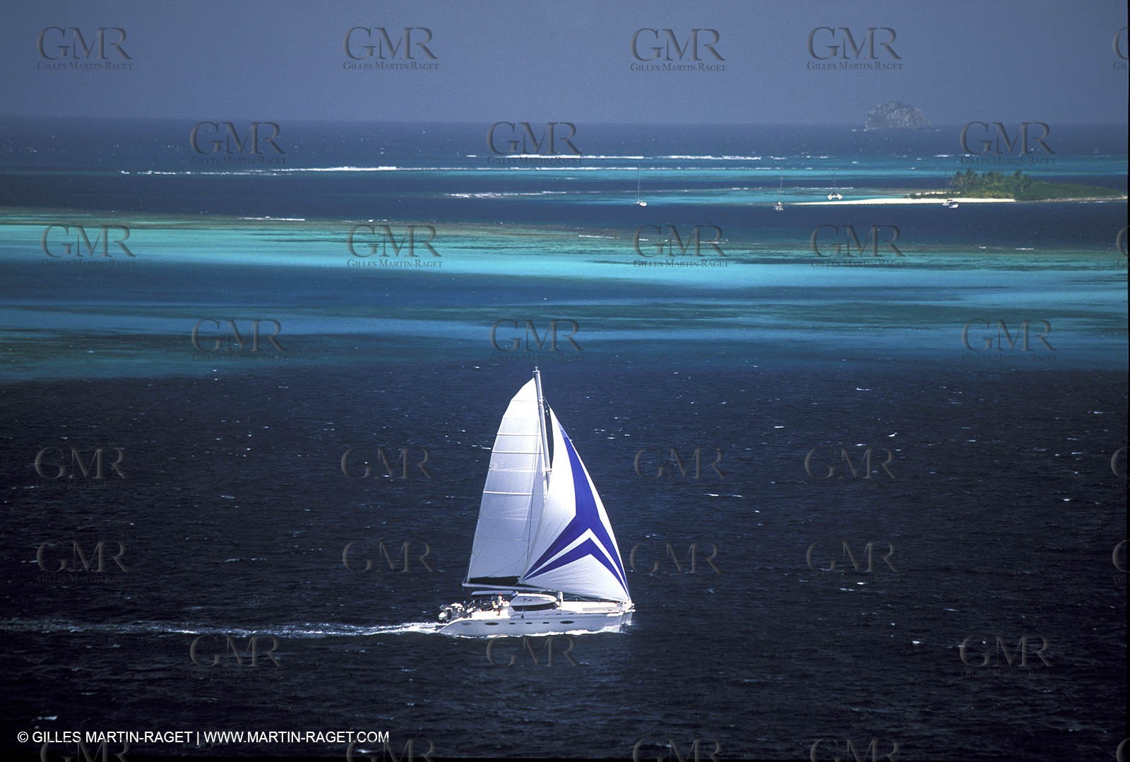 Multicoque sous voile