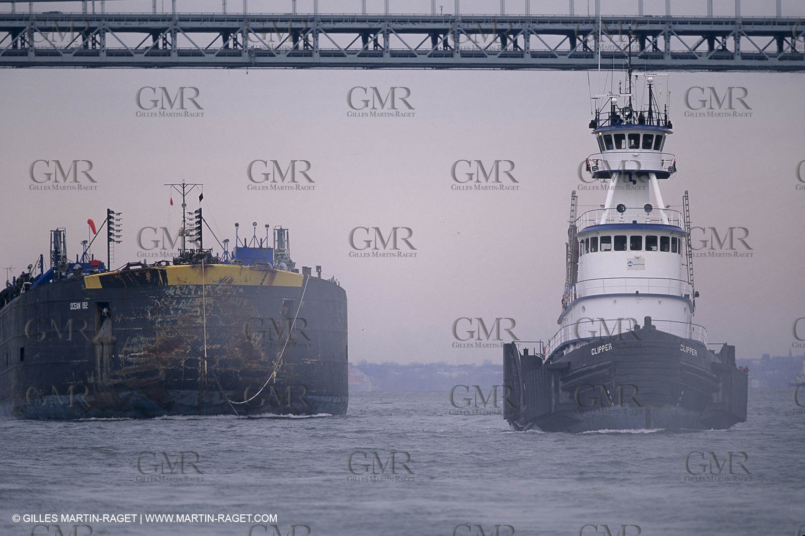 Monde maritime, opérations porturaires, ports, manoeuvres, marine world, harbour operations, maritime shipping,