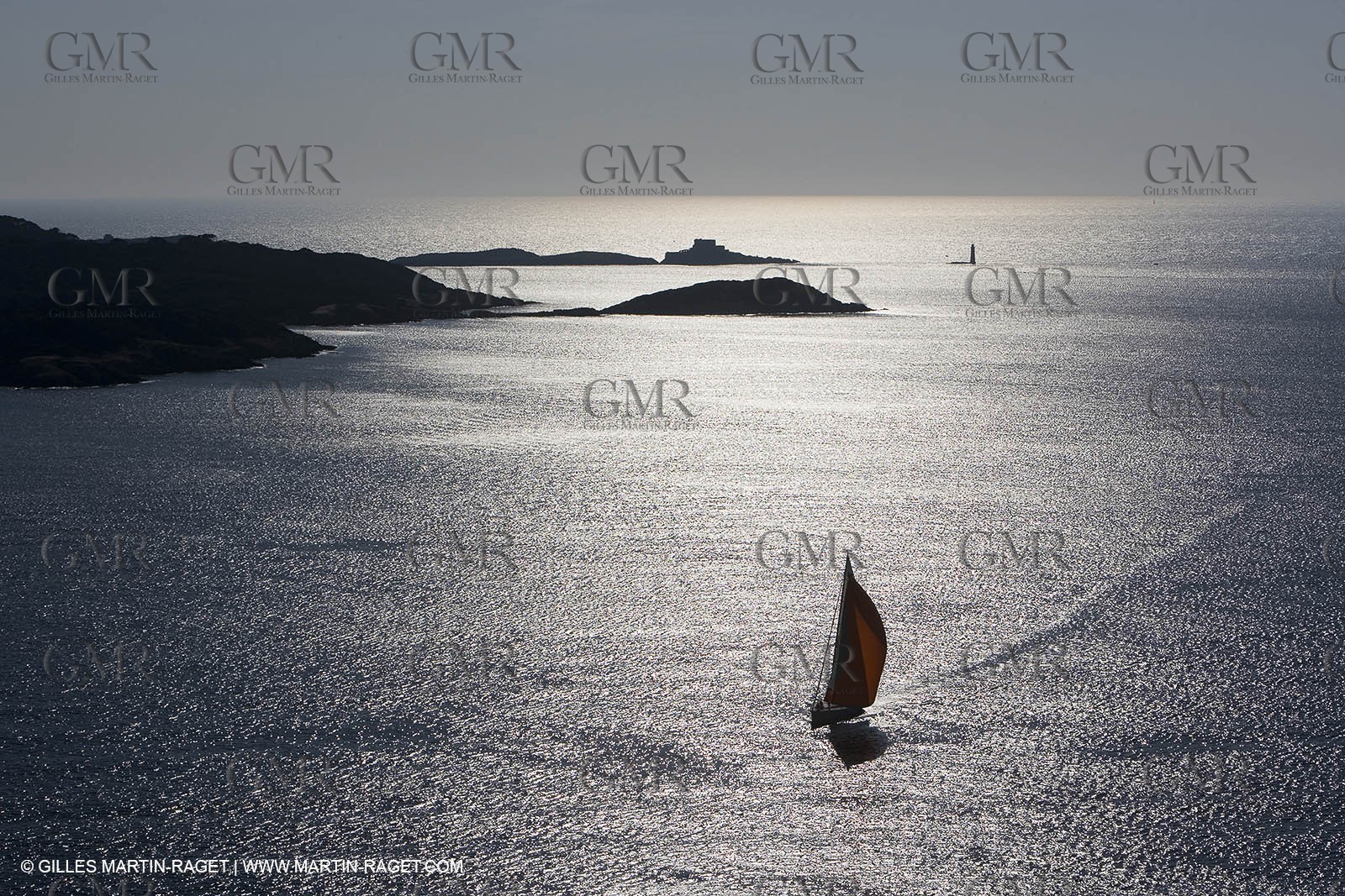 Crusing monohull sailing