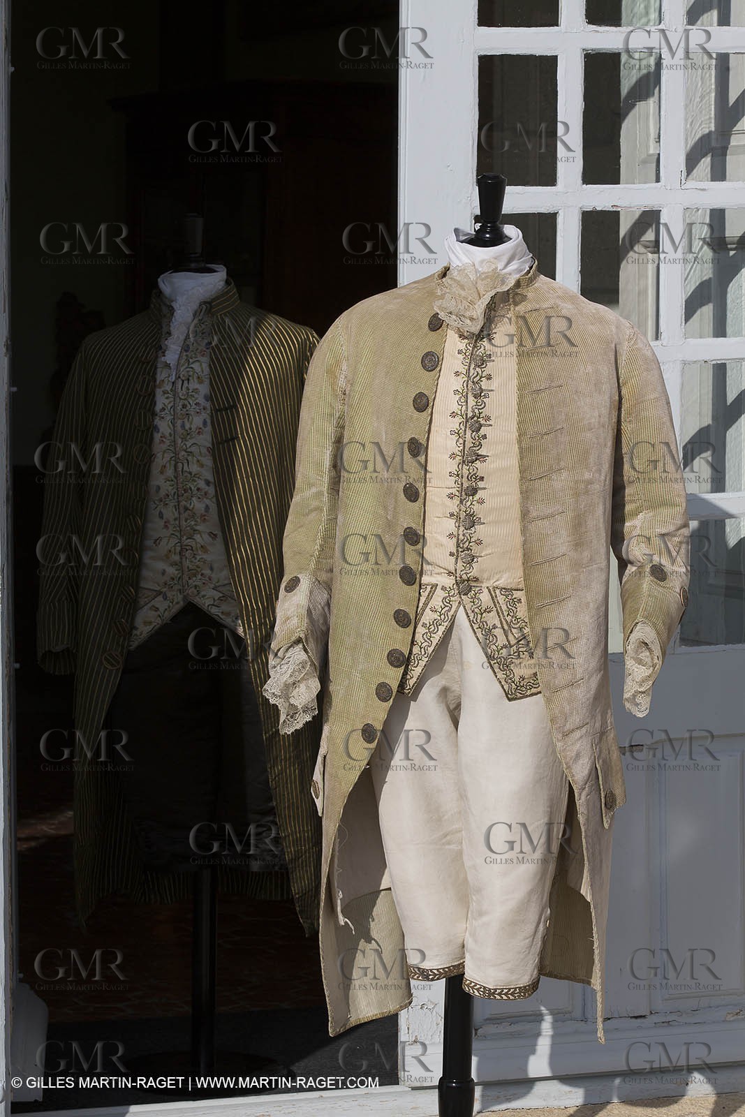 31 10 2013 - Ansouis (FRA,84) - Ansouis castle - Costumes of the exhibit Men costumes