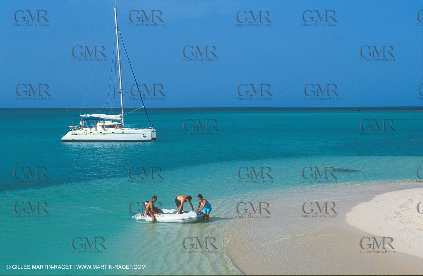 Cruising - People - Doing nothing