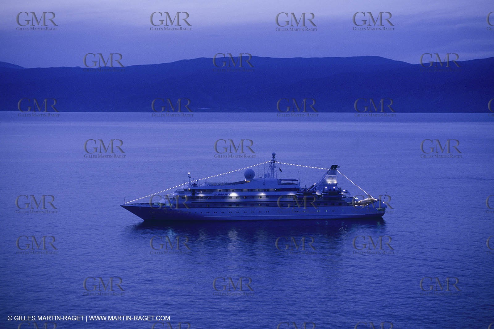 Paquebots, liners, cruise ships