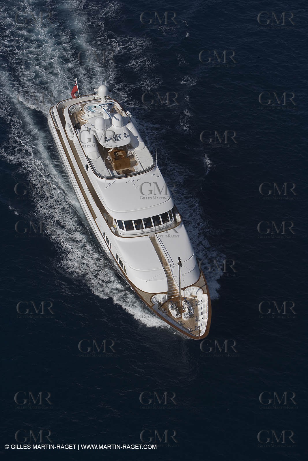 28 07 2007 - St Jean Cap Ferrat - SuperYachts - Motor Yachts - Hampshire