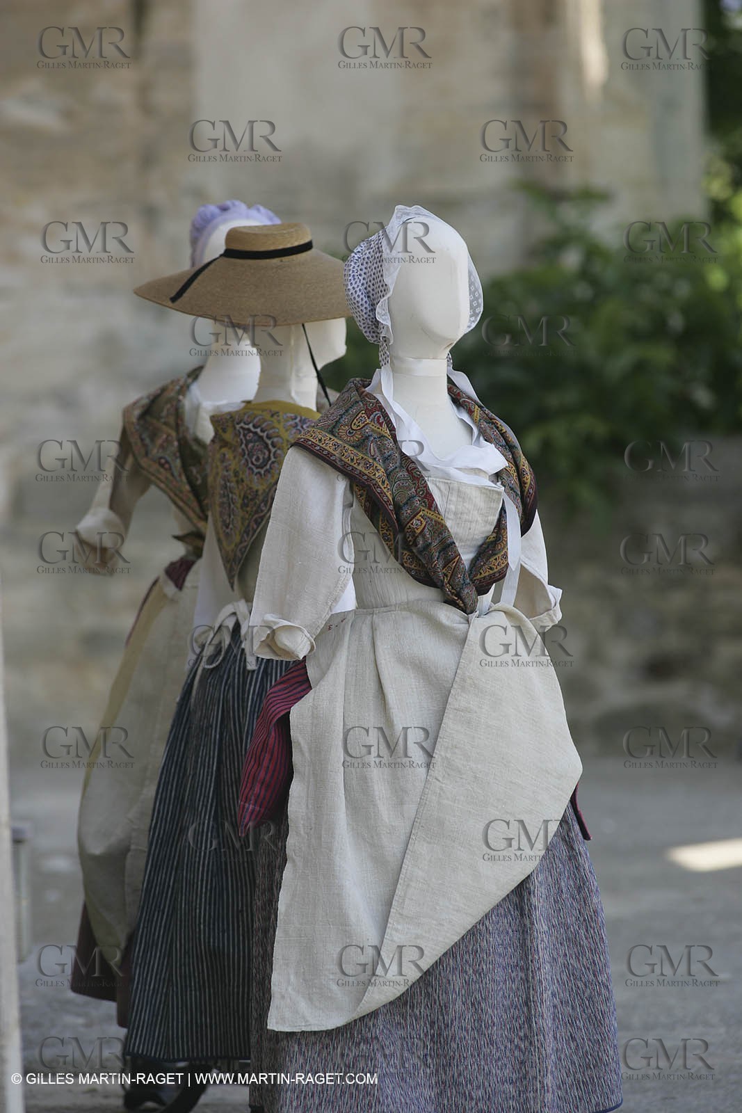 May 2004 - La Tour d'Aigues (FRA, 84) - Old costumes for women of the South exhibition