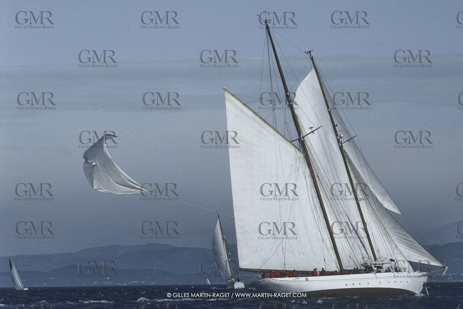 Yacht racing, Breakages, accidents, Torn Sails
