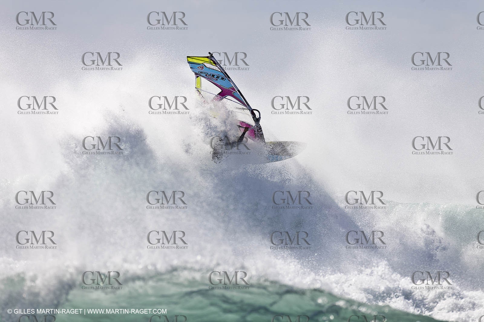 25 10 2010 - Marseille (FRA,13) - Gale Force 9 on the sailboard spot