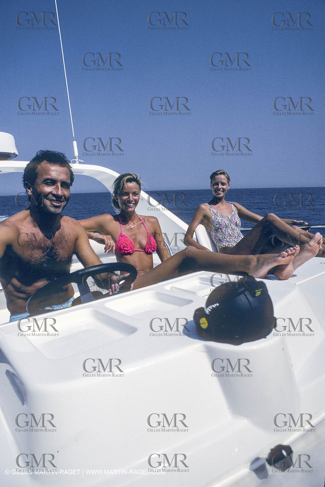 Powerboating, cruising, people