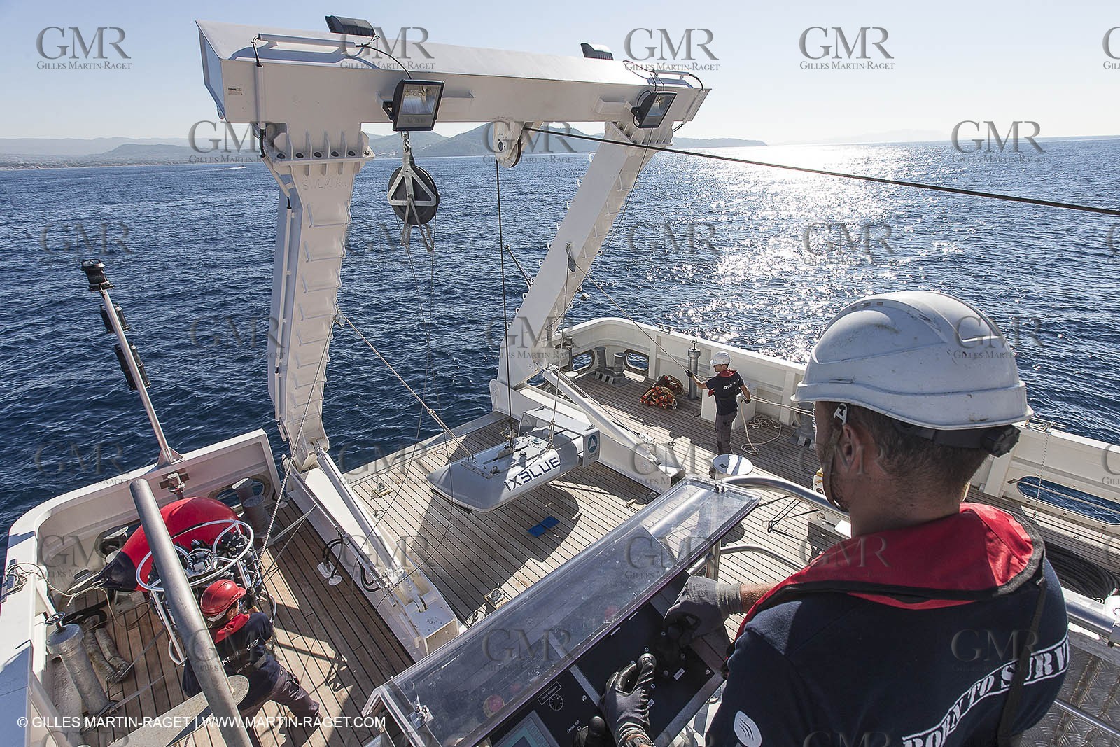 11 09 2014 - la Ciotat (FRA,13) - onboar Al Azzizi, oceanographic research ship buit by H2X boat yard, measure devices manipuation