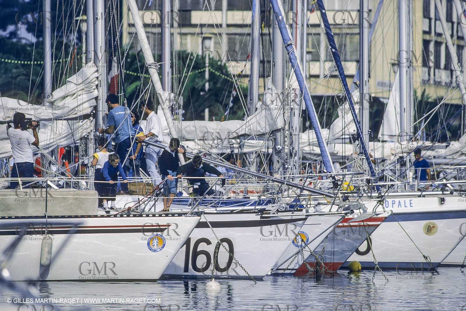 Sialing, cruising, monohulls under sails