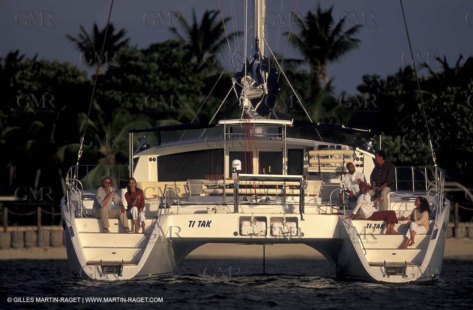 Multicoque au mouillage