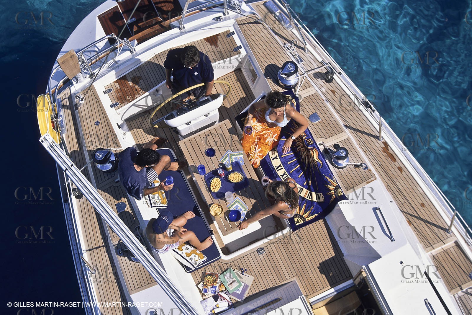 Voile, croisière, personnages