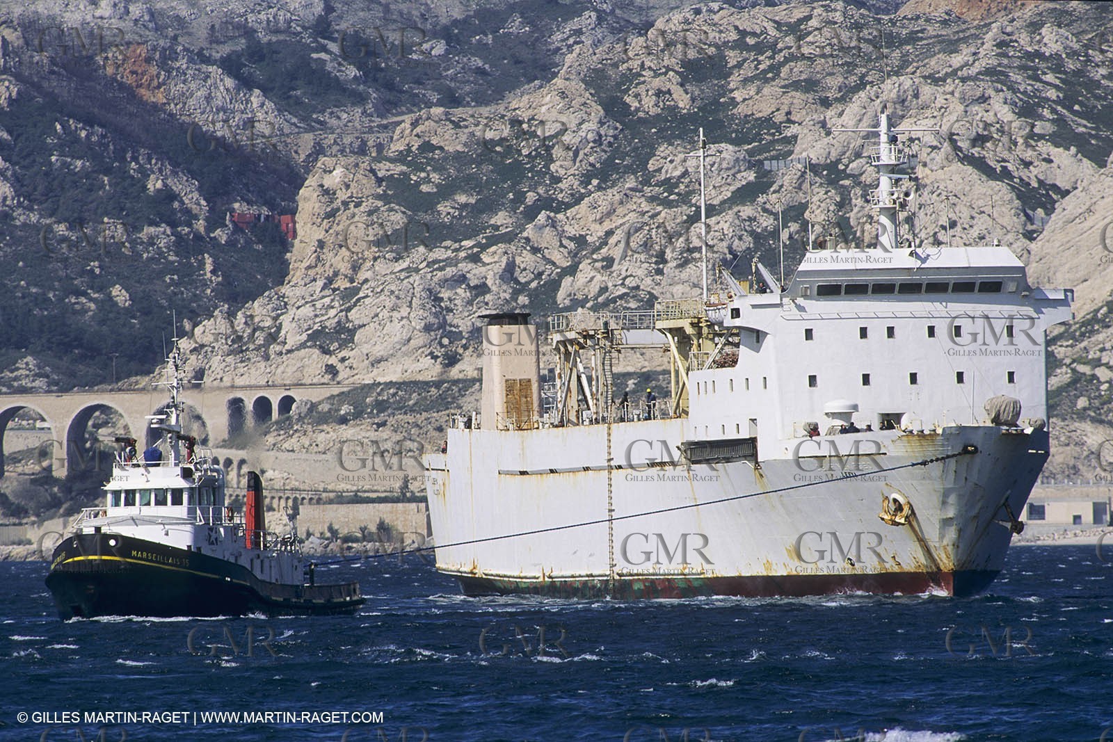 Monde maritime, opérations porturaires, ports, manoeuvres, marine world, harbour operations, maritime shipping,