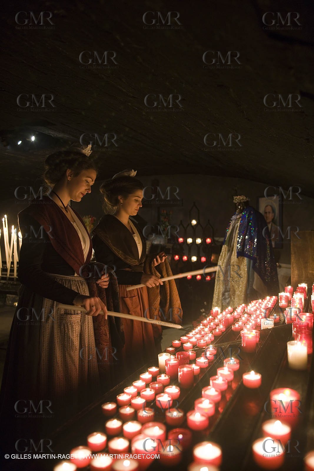 24 02 2007 - Les Saintes Maries de la mer (Fra, 13) - Reine d'Arles et ses demoiselles d'honneur en Camargue