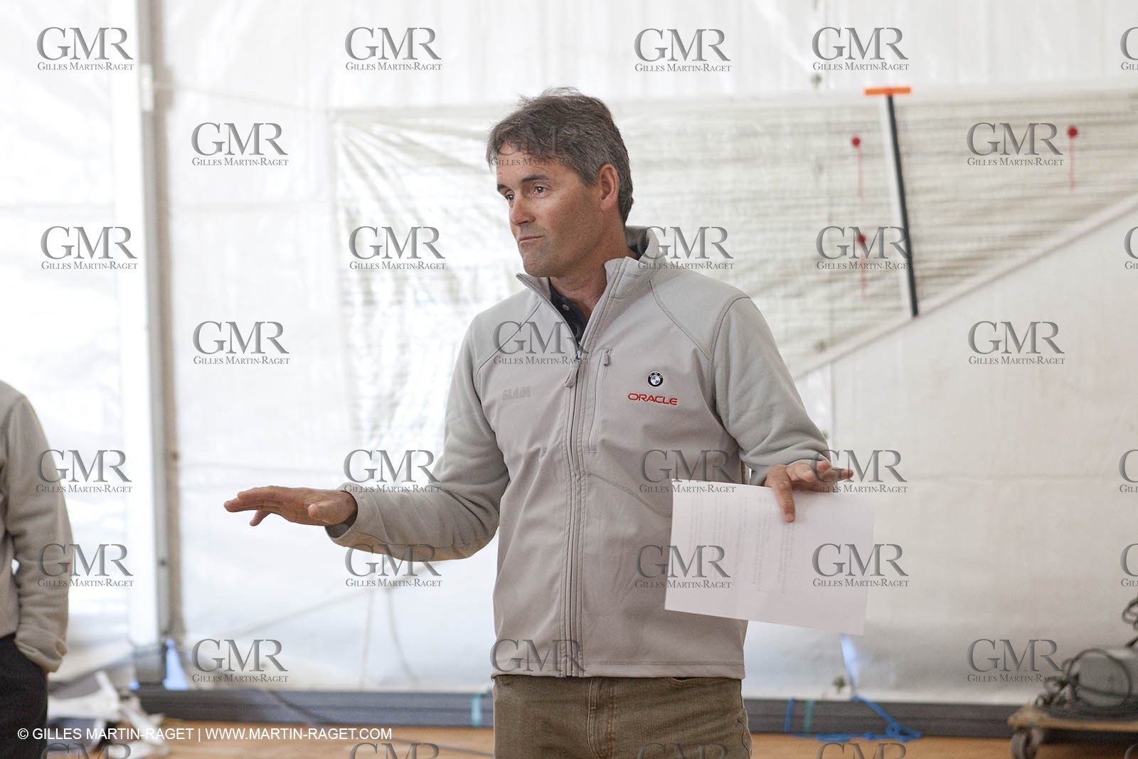 15 11 2009 - San Diego (USA, CA) - 33rd America's Cup - BMW ORACLE Racing - Wing trials, Day 4 - Team meeting - Russell Coutts