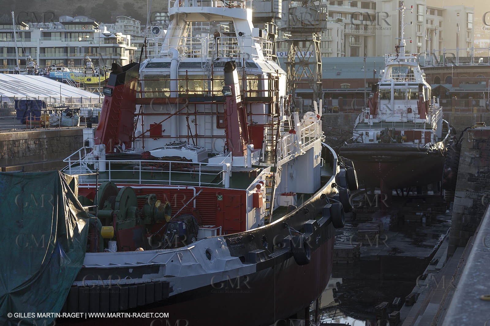08 11 2014, Capetown (ZAF), Volvo Ocean Race 2014-15, Team Alvimedica, Nursing the boat