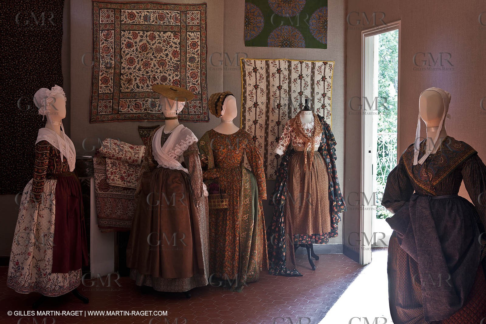 30 06 2011 - Toulon (FRA,83) - Villa Rosemaine - Indiennes sublimes exhibition