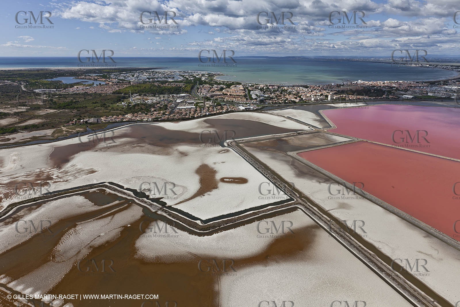 25 09 2010 - photos aériennes du littoral provençal entre l'étang de Berre et la Grande Motte via la Camargue - Port Camargue, le Grau du Roi, Baie d'Aigues Mortes