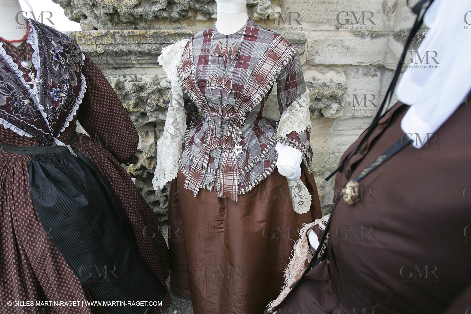 May 2004 - La Tour d'Aigues (FRA, 84) - Old costumes for women of the South exhibition